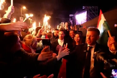 “Juntos mudámos o regime de Orbán”: Péter Magyar celebra vitória eleitoral na Hungria 