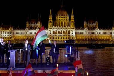 “Significa liberdade”: Húngaros esperam mudanças após derrota de Orbán 