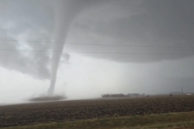 Imagens mostram tornado a atingir o sul do Minnesota nos EUA durante tempestade severa 