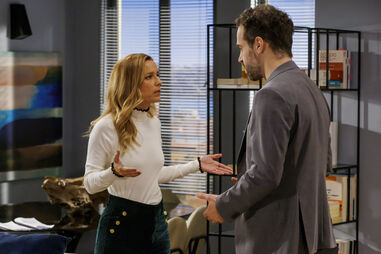 Miguel (João Vicente) confronta Ana (Margarida Vila-Nova) sobre possível traição no casamento