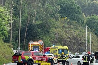 Dois feridos em colisão frontal em Braga