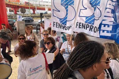 Professores da Fenprof manifestaram-se junto ao Ministério da Educação, em Lisboa