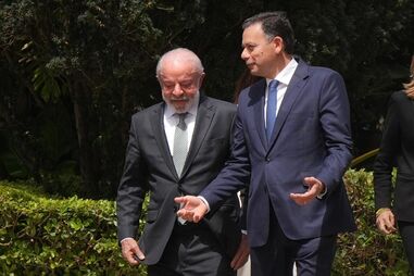 Lula da Silva foi recebido por Montenegro em São Bento 