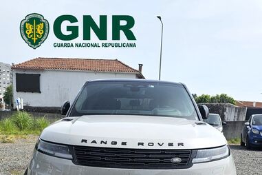 Viatura furtada em que seguia o suspeito quando foi abordado