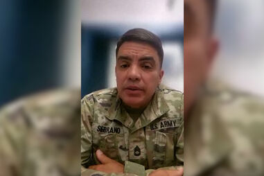 “Levaram-na": Sargento do Exército dos EUA conta como mulher foi detida pelo ICE