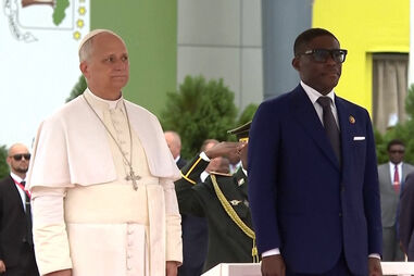 Papa Leão XIV deixa a Guiné Equatorial após viagem de 11 dias por África 