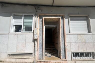 Portas são levadas durante a noite