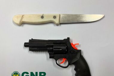 Apreendida faca de cozinha e arma de brincar