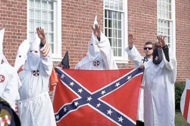 Membros do grupo supremacista Ku Klux Klan