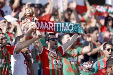 'Histórico' Marítimo regressa à elite do futebol nacional três anos depois