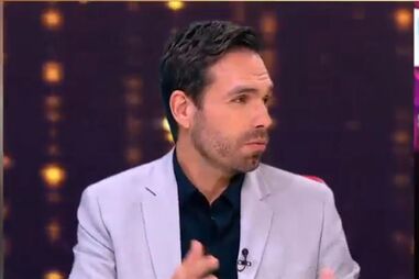 Comentadores do 'Noite das Estrelas' falam sobre envolvimento entre os concorrentes da Casa dos Segredos Sara e Hugo