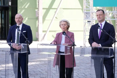 Presidente da Comissão Europeia diz que “é cedo” para suspender sanções ao Irão