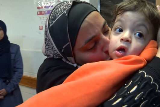 Bebés retirados há dois anos devido à guerra regressam a Gaza