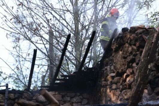 Incêndio deflagra em anexo em obras na Póvoa do Lanhoso