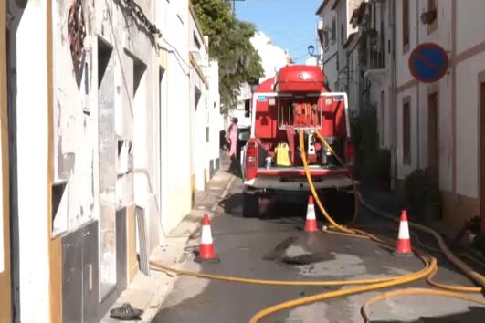 Incêndio urbano deixa prédio de três pisos parcialmente destruído em Montargil