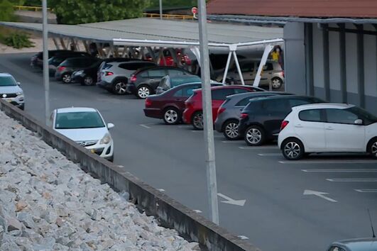 Homem dispara sobre outro junto a parque de estacionamento de supermercado em Portalegre