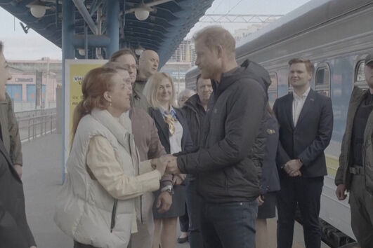 Príncipe Harry na Ucrânia para uma visita surpres