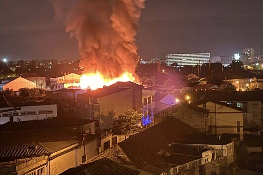 Incêndio deflagra em fábrica  em Matosinhos