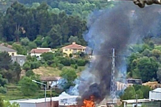 Incêndio numa fábrica de paletes em Cabeceiras de Basto