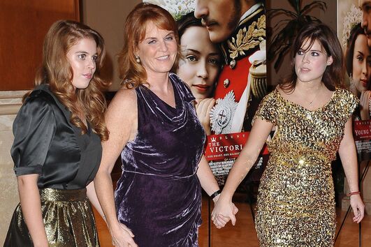 Sarah Ferguson e as filhas Beatrice e Eugenie