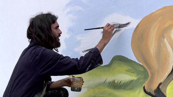 Do "burrinho" autista ao jovem pintor: A infância e a adolescência foram difíceis para 'JP', que se refugiu no desenho