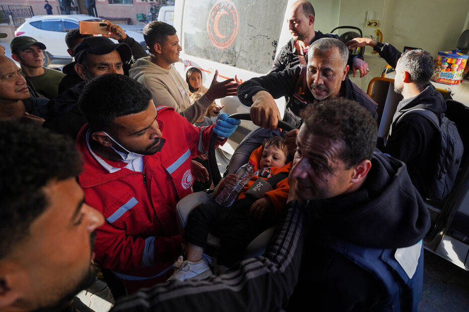 Bebés retirados há dois anos devido à guerra regressam a Gaza