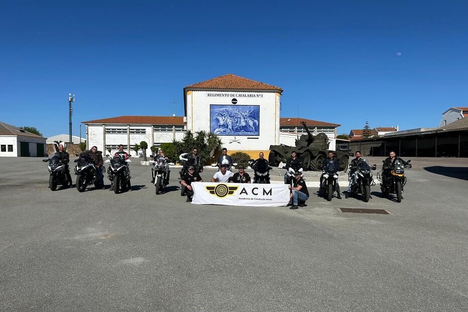 Curso de condução segura para militares e familiares promovido pelo Regimento de Estremoz