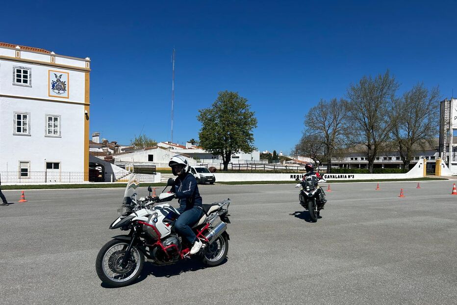 Curso de condução segura para motociclistas promovido pelo Regimento de Estremoz