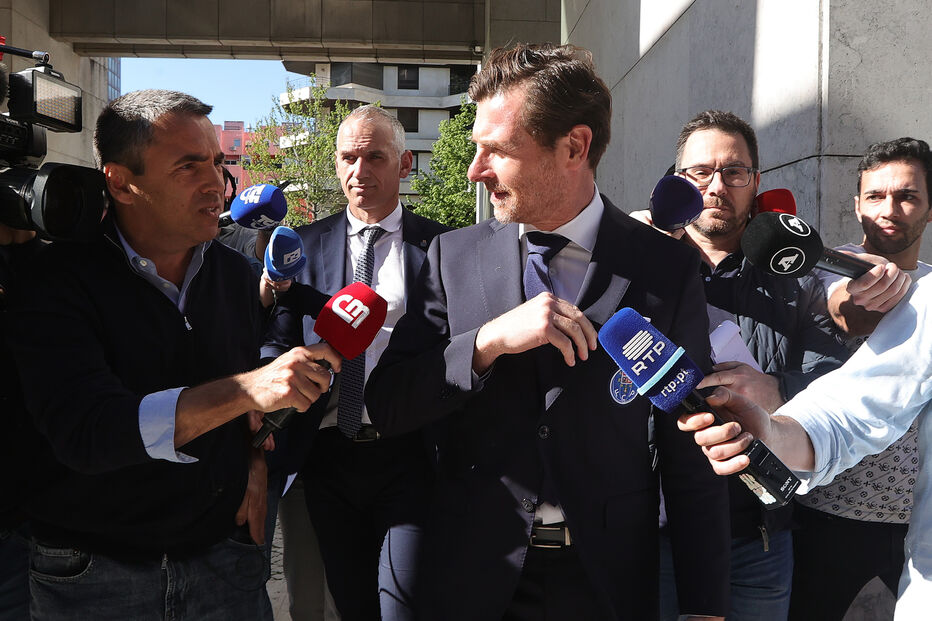 André Villas-Boas à chegada à reunião com a ministra da Cultura e do Desporto