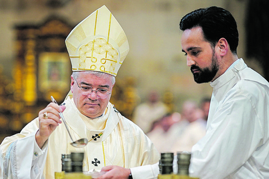 Arcebispo de Braga benze os santos óleos
