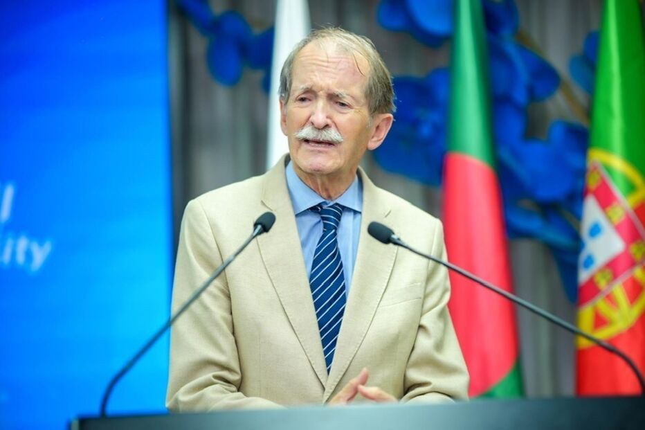 D. Duarte Pio apresenta livro 'Ao Serviço dos Portugueses' na televisão