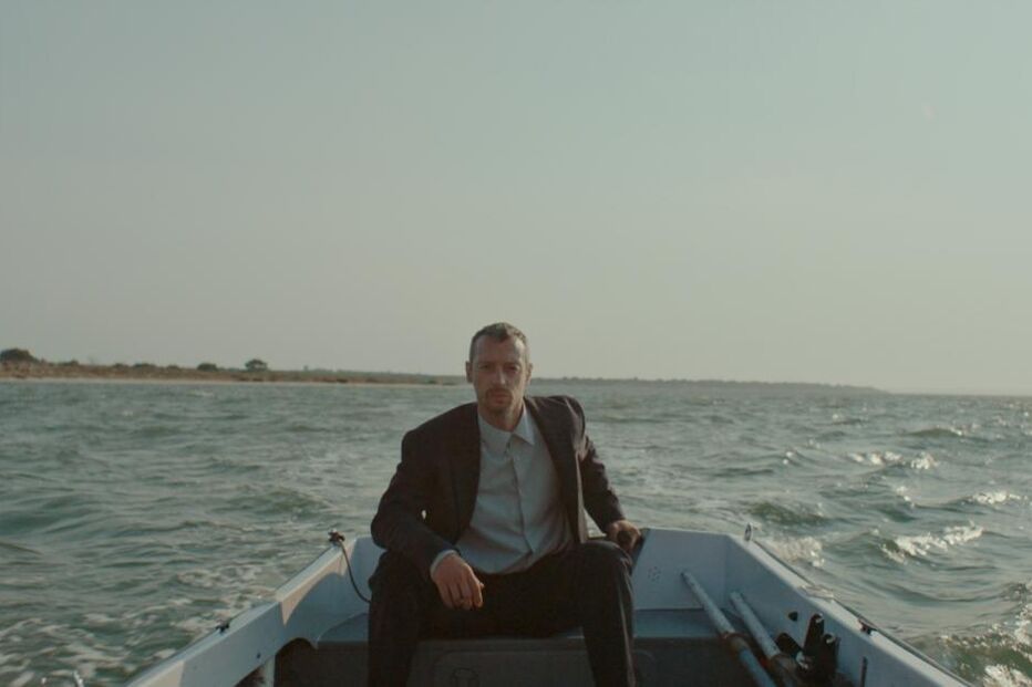 Simão Cayatte estreia 'O Barqueiro', um filme sobre violência e delicadeza