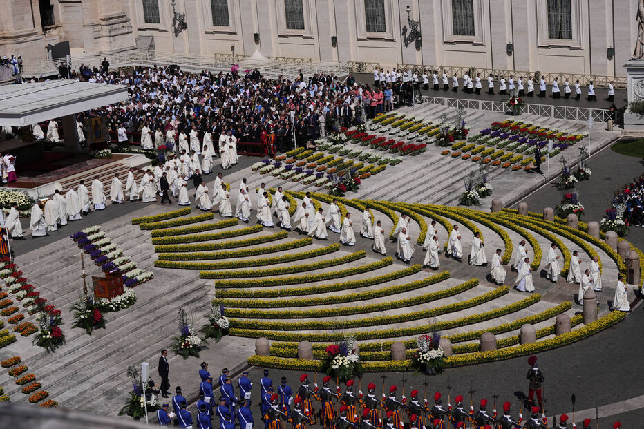 Missa de domingo de Páscoa presidida pelo Papa Leão XIV