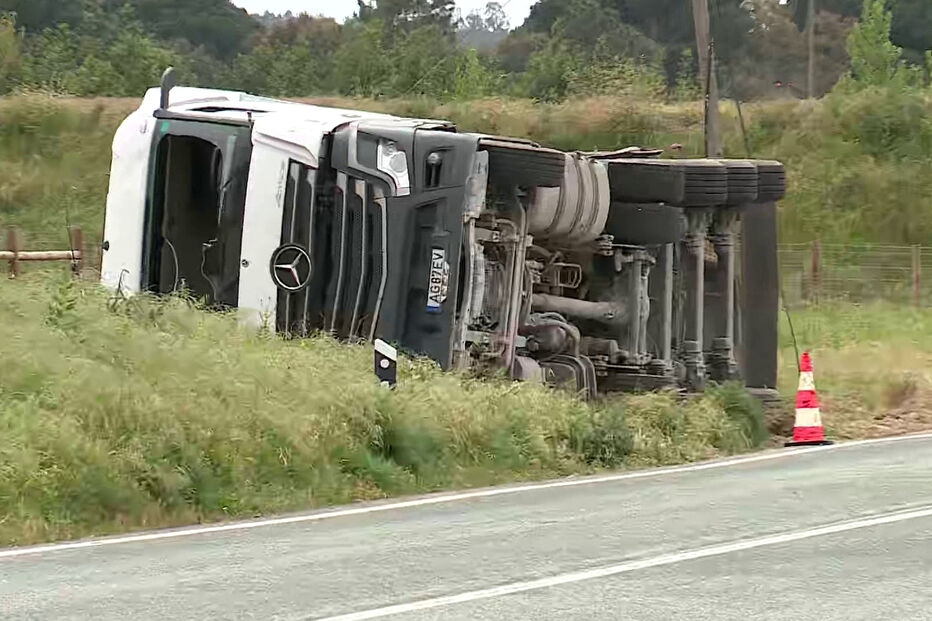 Camião tombou