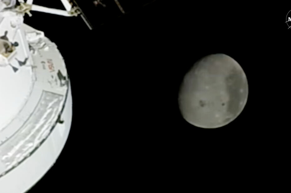 Artemis II avança e sobrevoa a face oculta da Lua, captando a atenção em Houston