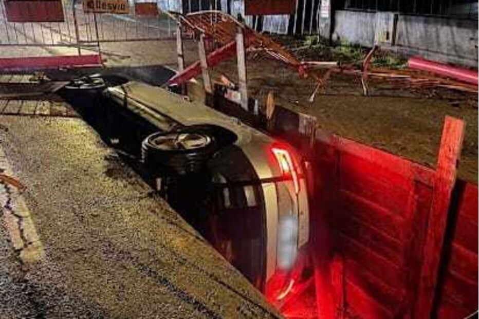 Carro cai em buraco em Albergaria-a-Velha