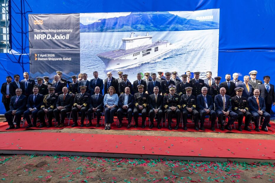 Cerimónia de lançamento do NRP D. João II nos estaleiros Damen em Galati.
