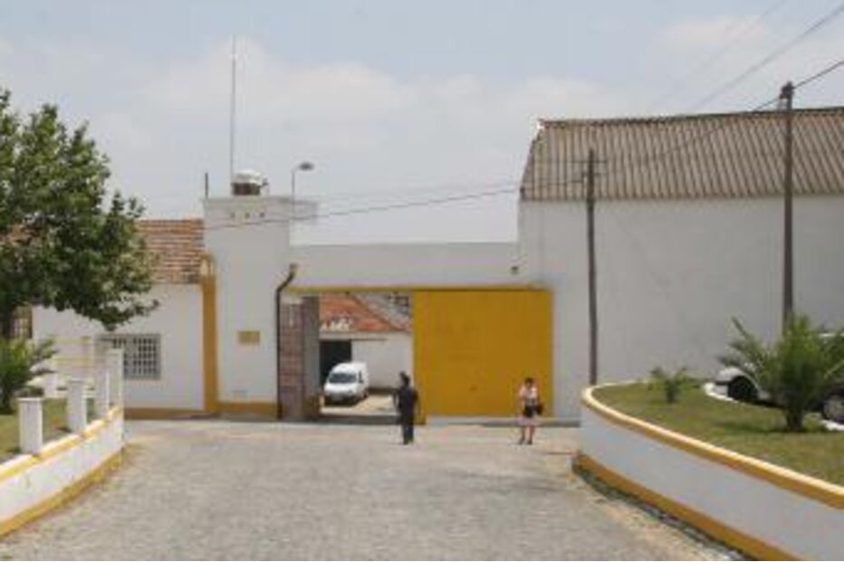 Vista exterior da prisão de Pinheiro da Cruz, em Portugal