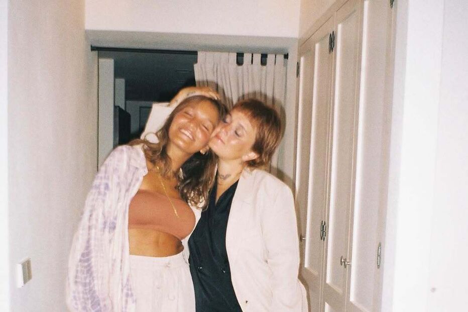 Carolina Deslandes com a irmã Matilde