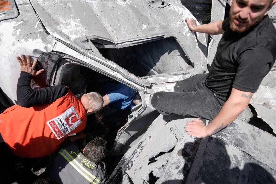 Equipas de resgate trabalham em Beirute após ataques