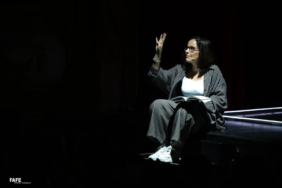 Joana Marques em palco no espetáculo 