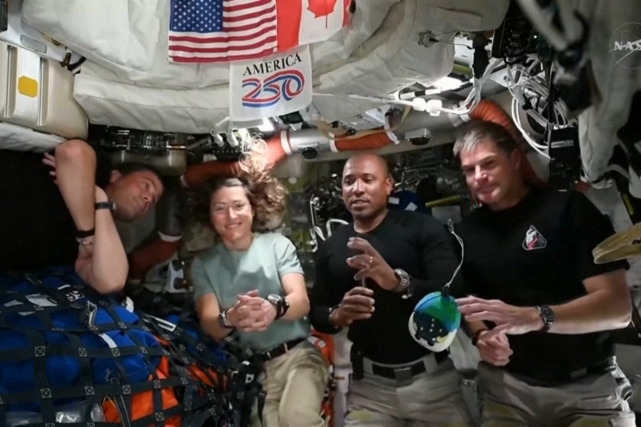 “Deixou-nos a todos boquiabertos”: astronautas descrevem eclipse da Terra visto da órbita da Lua  