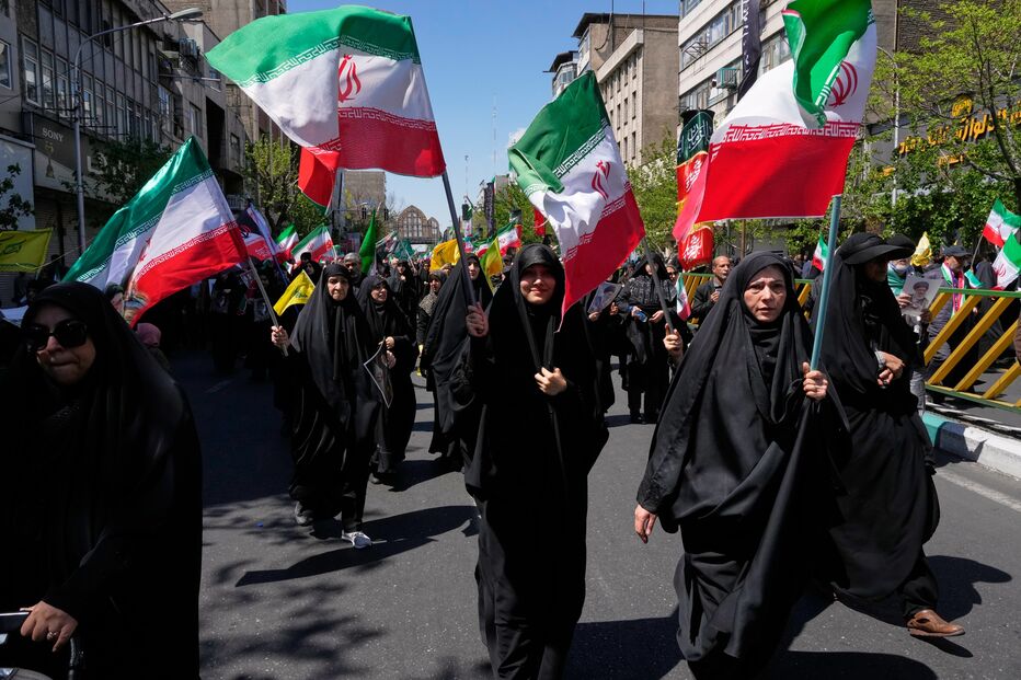 Iranianos saem à rua para assinalar 40.º dia de luto pela morte de Ali Khamenei