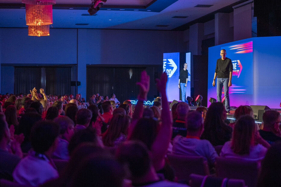 Orador partilha conhecimento no Zome Summit, em Punta Umbría