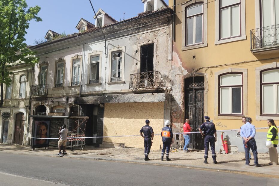 Vistoria técnica ao prédio afetado pelo despiste mortal em Coimbra