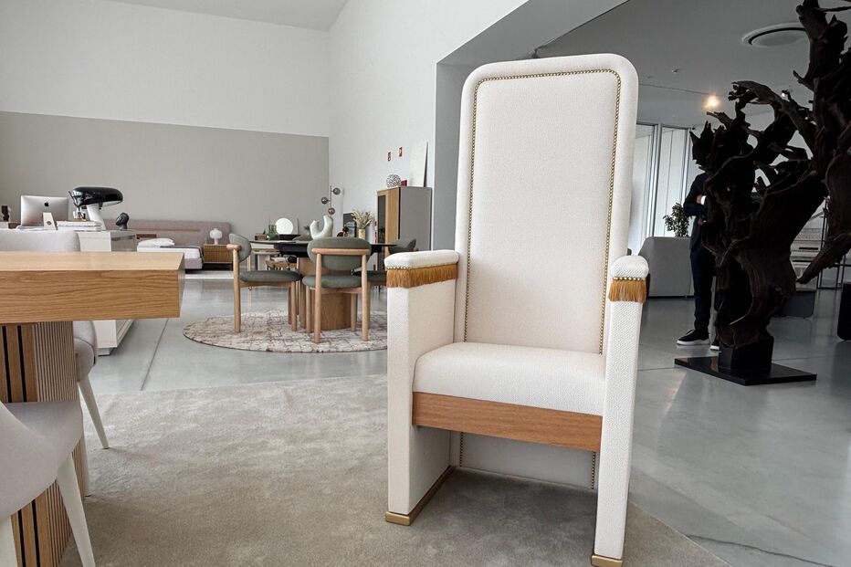 Cadeirão para visita do Papa a Angola