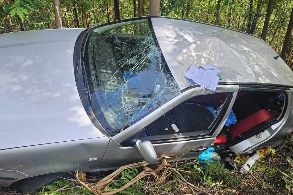 Três sexagenários ficam encarcerados após despiste de carro em Santa Maria da Feira