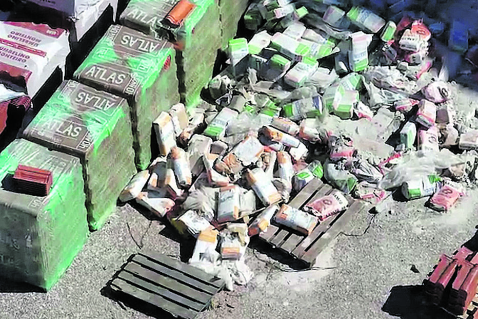 Sacos de cimento danificados