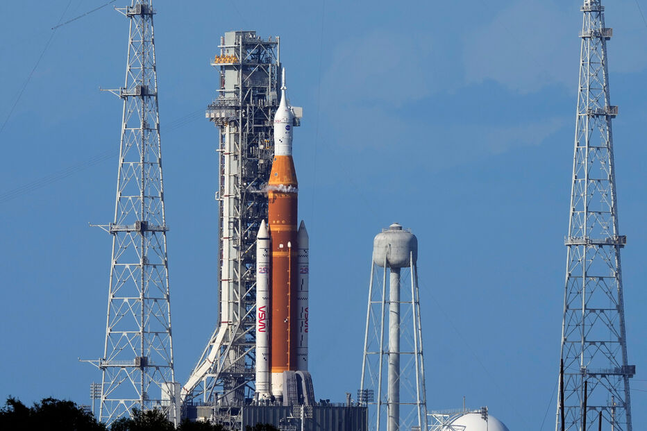 Foguetão Artemis II antes do lançamento no Centro Espacial Kennedy