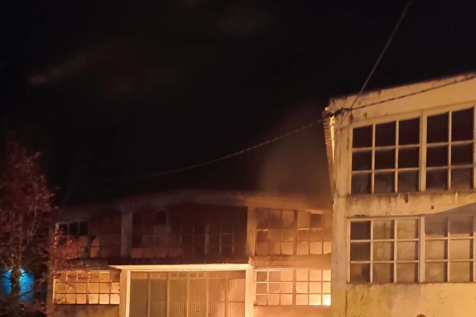 êndio em oficina mobiliza mais de 40 bombeiros na Maia